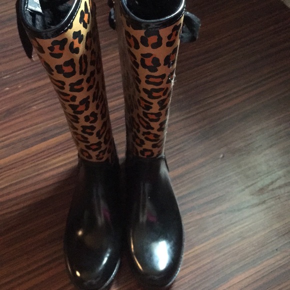 Barely worn - Picture 1 of 4